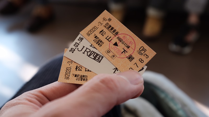 はやぶさで自由席に乗ってしまったら?乗車後の対応・追加料金・座れない時の対処法をやさしく解説
