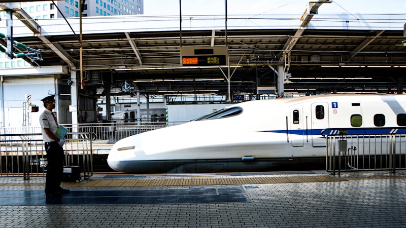 新幹線の号車番号で進行方向はわかる?座席の向き・先頭車両の見分け方をやさしく解説