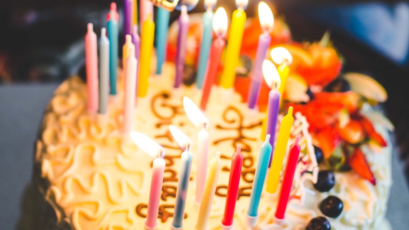 誕生日ケーキのろうそく本数に迷ったら?年齢・意味・飾り方までやさしく解説