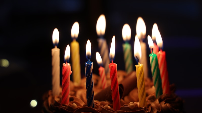 誕生日ケーキのろうそく本数に迷ったら?年齢・意味・飾り方までやさしく解説