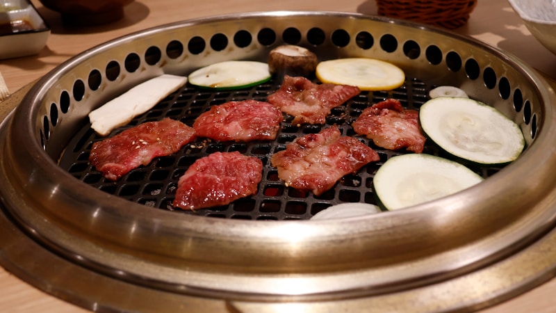 ホルモンのぷるぷるした部分の名前は？部位ごとの違いとおいしい食べ方をやさしく解説